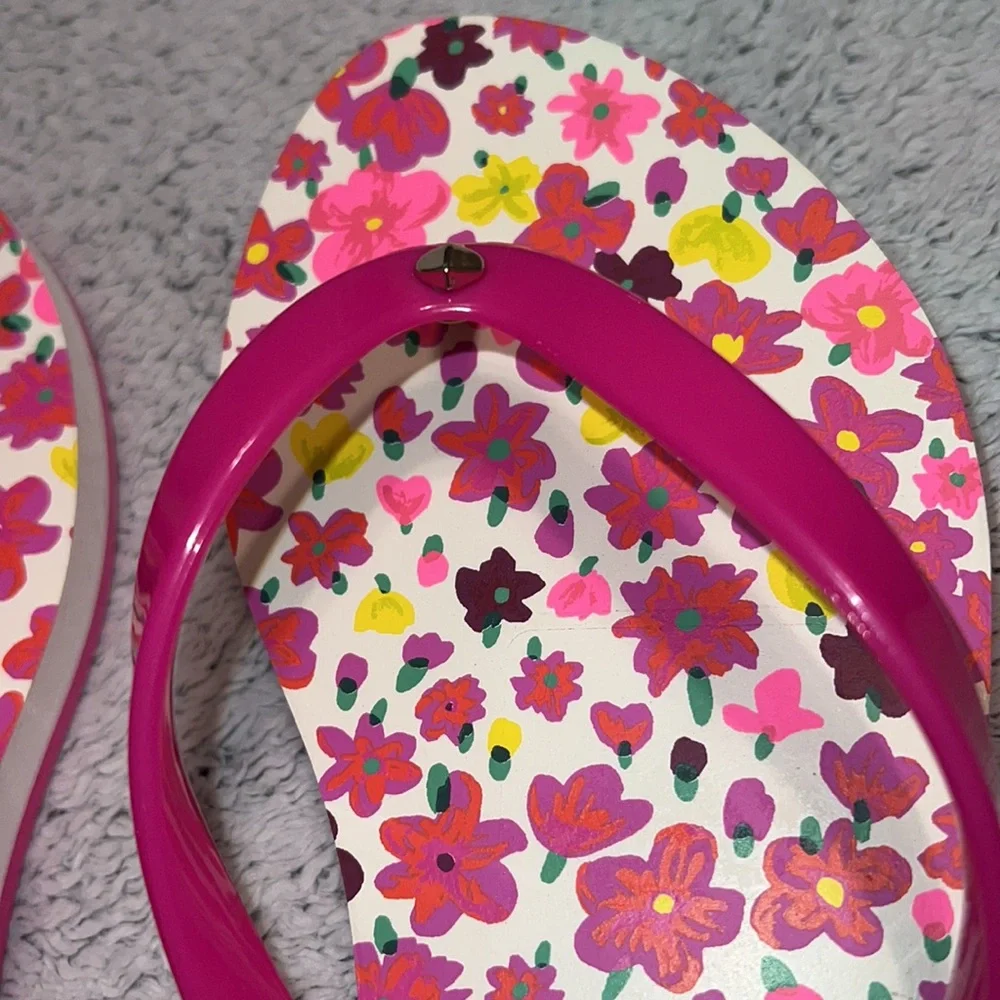 Women's Kate Spade NEW pink/floral flip flops, sandals,  sz 6